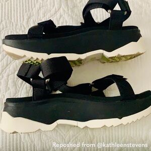 Teva Jadito Universal sandal